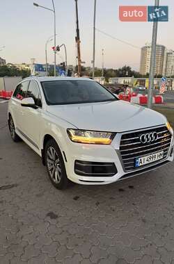 Внедорожник / Кроссовер Audi Q7 2016 в 