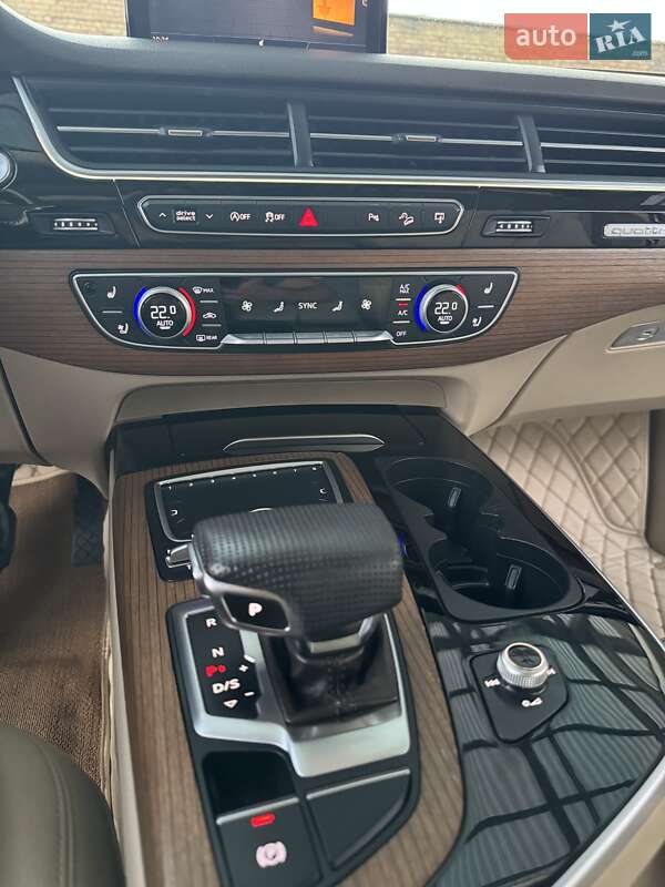 Позашляховик / Кросовер Audi Q7 2016 в Києві