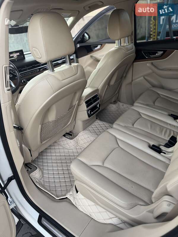 Позашляховик / Кросовер Audi Q7 2016 в Києві