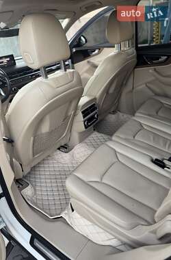 Внедорожник / Кроссовер Audi Q7 2016 в 