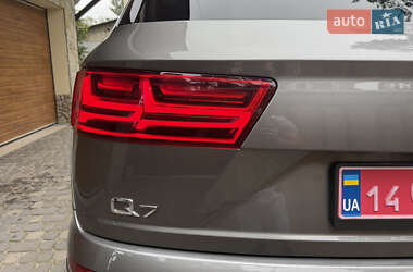 Внедорожник / Кроссовер Audi Q7 2017 в 