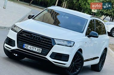 Позашляховик / Кросовер Audi Q7 2016 в 