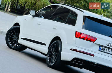 Позашляховик / Кросовер Audi Q7 2016 в 