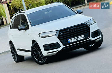 Позашляховик / Кросовер Audi Q7 2016 в 