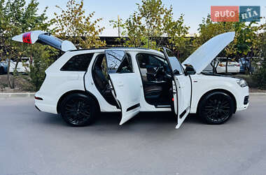 Позашляховик / Кросовер Audi Q7 2016 в 