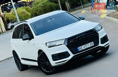 Позашляховик / Кросовер Audi Q7 2016 в 