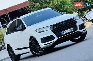 Позашляховик / Кросовер Audi Q7 2016 в 