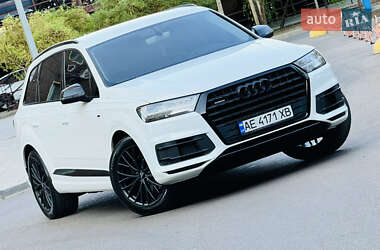 Позашляховик / Кросовер Audi Q7 2016 в 