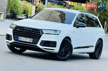 Позашляховик / Кросовер Audi Q7 2016 в 