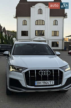 Внедорожник / Кроссовер Audi Q7 2021 в 