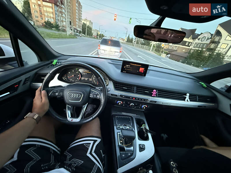 Позашляховик / Кросовер Audi Q7 2015 в Тернополі