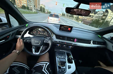 Внедорожник / Кроссовер Audi Q7 2015 в 
