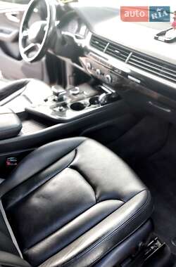 Позашляховик / Кросовер Audi Q7 2016 в 
