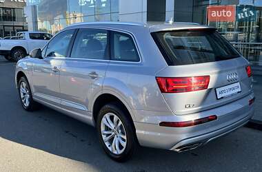 Внедорожник / Кроссовер Audi Q7 2018 в 