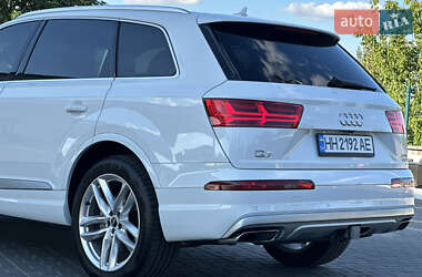 Позашляховик / Кросовер Audi Q7 2018 в 