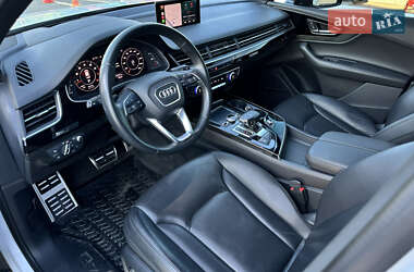 Позашляховик / Кросовер Audi Q7 2018 в 