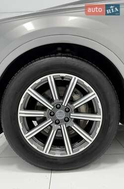 Позашляховик / Кросовер Audi Q7 2017 в 