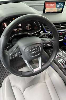 Позашляховик / Кросовер Audi Q7 2017 в 