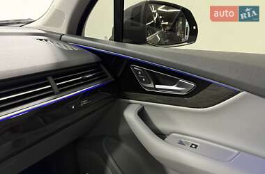 Позашляховик / Кросовер Audi Q7 2017 в 