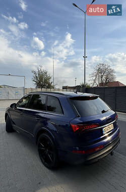 Позашляховик / Кросовер Audi Q7 2019 в 