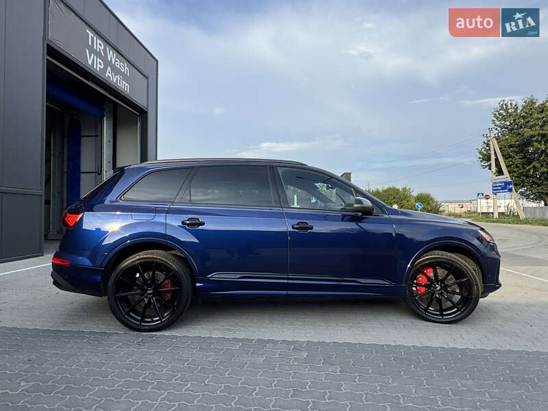 Позашляховик / Кросовер Audi Q7 2019 в 