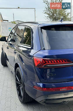 Позашляховик / Кросовер Audi Q7 2019 в 