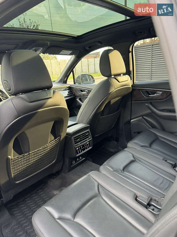 Позашляховик / Кросовер Audi Q7 2019 в Ужгороді