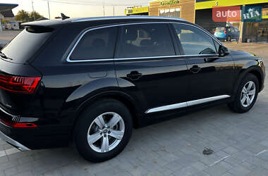 Позашляховик / Кросовер Audi Q7 2017 в 