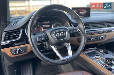 Позашляховик / Кросовер Audi Q7 2017 в 