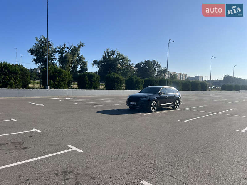 Внедорожник / Кроссовер Audi Q7 2016 в Полтаве