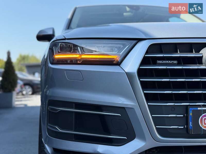 Позашляховик / Кросовер Audi Q7 2017 в Рівному