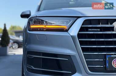 Внедорожник / Кроссовер Audi Q7 2017 в 