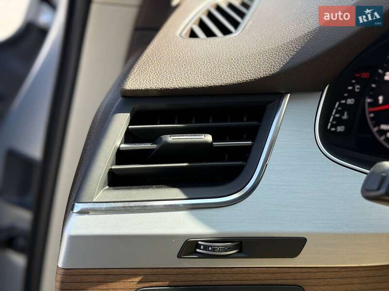Позашляховик / Кросовер Audi Q7 2017 в Рівному
