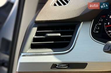 Внедорожник / Кроссовер Audi Q7 2017 в 