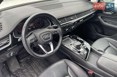 Внедорожник / Кроссовер Audi Q7 2016 в 