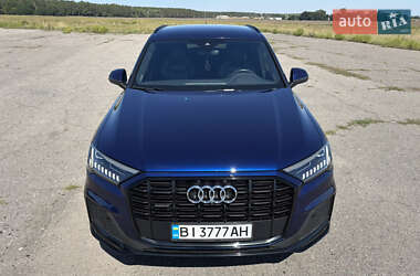 Позашляховик / Кросовер Audi Q7 2021 в 