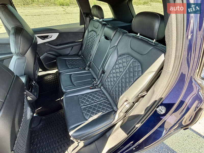 Позашляховик / Кросовер Audi Q7 2021 в Полтаві