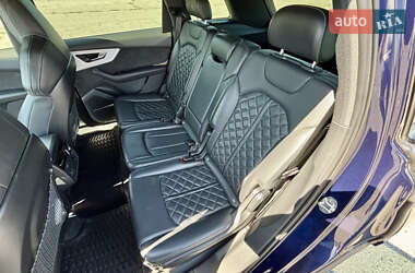 Позашляховик / Кросовер Audi Q7 2021 в 