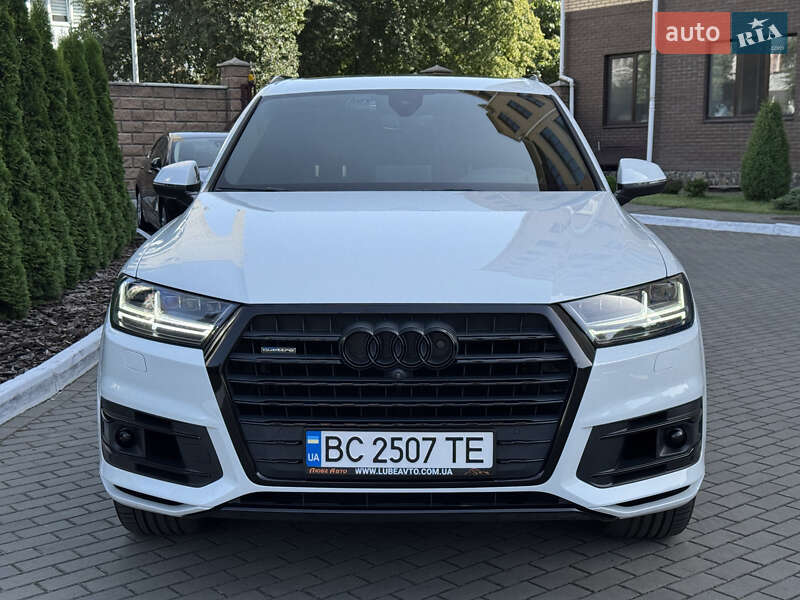 Внедорожник / Кроссовер Audi Q7 2016 в 