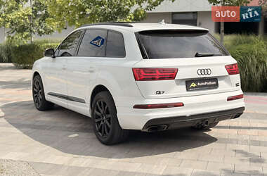 Позашляховик / Кросовер Audi Q7 2018 в 
