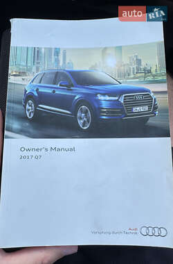 Внедорожник / Кроссовер Audi Q7 2016 в 