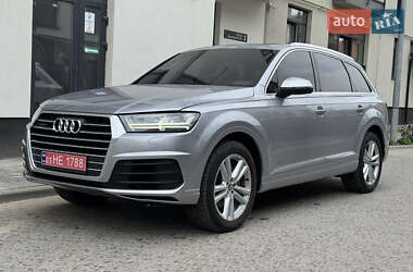 Позашляховик / Кросовер Audi Q7 2017 в 