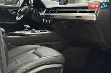 Позашляховик / Кросовер Audi Q7 2017 в 