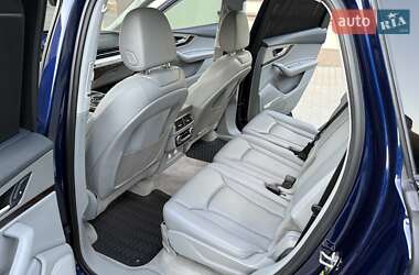 Позашляховик / Кросовер Audi Q7 2019 в 