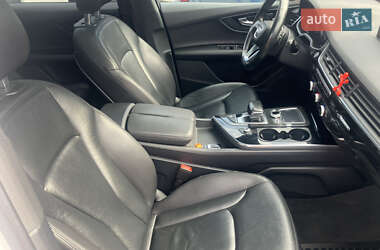 Внедорожник / Кроссовер Audi Q7 2016 в 