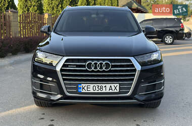 Позашляховик / Кросовер Audi Q7 2015 в 
