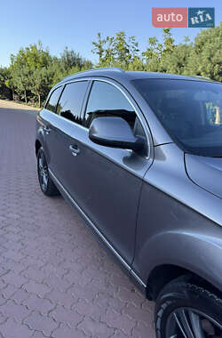 Внедорожник / Кроссовер Audi Q7 2011 в 