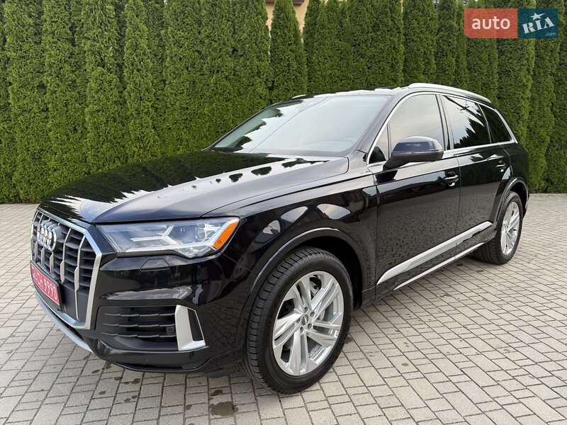 Позашляховик / Кросовер Audi Q7 2020 в 