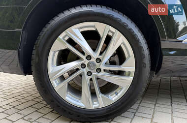 Позашляховик / Кросовер Audi Q7 2020 в 