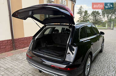 Позашляховик / Кросовер Audi Q7 2020 в 